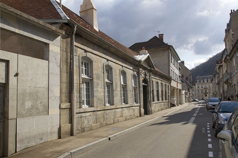 Vue d'ensemble de la clôture sur rue, de trois quarts gauche. © Yves Sancey / Région Bourgogne-Franche-Comté, Inventaire du patrimoine - 2012
