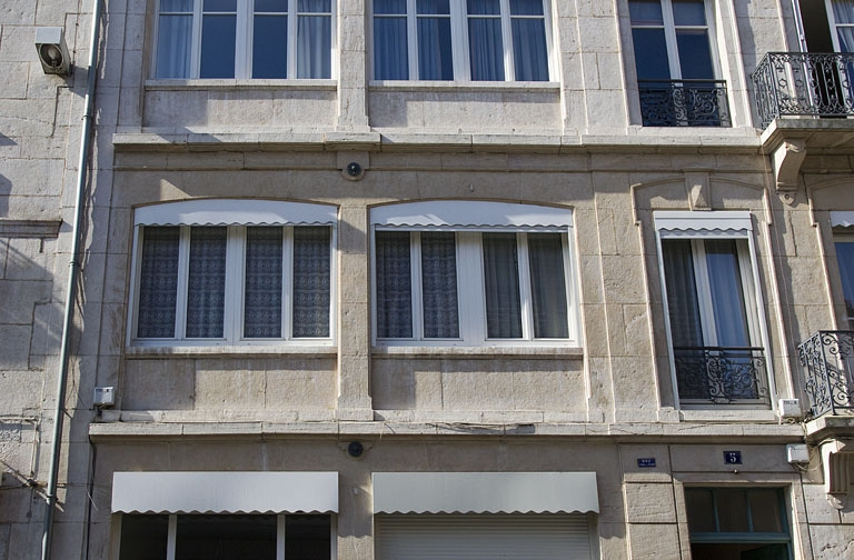 Détail de deux baies horlogères du premier étage. © Yves Sancey / Région Bourgogne-Franche-Comté, Inventaire du patrimoine - 2012