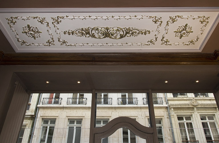 Logis principal, pharmacie : détail du décor du plafond, côté vitrine. © Yves Sancey / Région Bourgogne-Franche-Comté, Inventaire du patrimoine - 2012