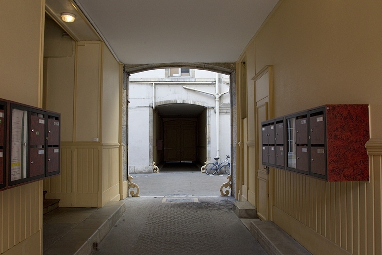 Vue d'ensemble des passages cochers en enfilade. © Yves Sancey / Région Bourgogne-Franche-Comté, Inventaire du patrimoine - 2012