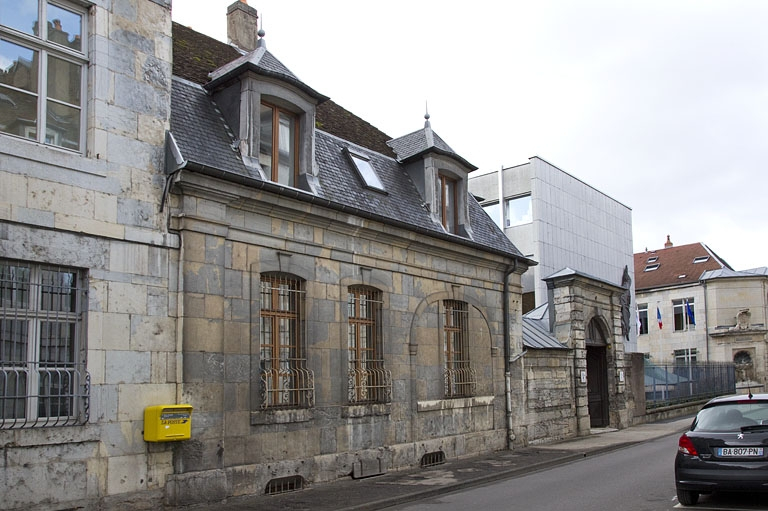 Vue d'ensemble depuis la rue, de trois quarts gauche. © Yves Sancey / Région Bourgogne-Franche-Comté, Inventaire du patrimoine - 2012
