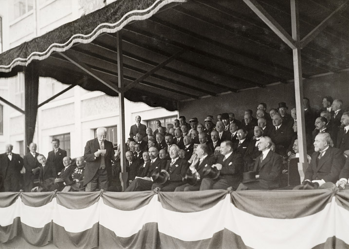 [Inauguration officielle de l'école le 2 juillet 1933]. © Jérôme Mongreville / Région Bourgogne-Franche-Comté, Inventaire du patrimoine - 2012