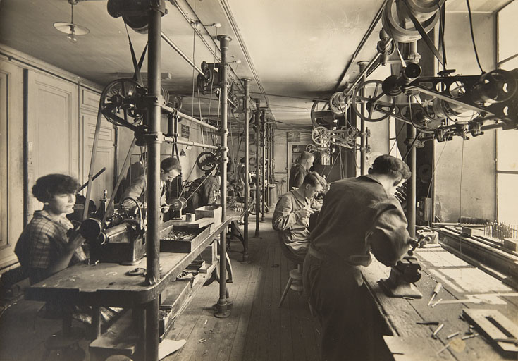Un des ateliers de mécanique pour la fabrication de l'outillage, 1933. © Yves Sancey / Région Bourgogne-Franche-Comté, Inventaire du patrimoine - 2012