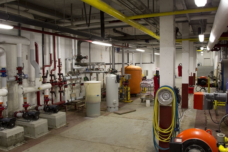Bâtiment de l'internat ouest : vue d'ensemble de la chaufferie. © Yves Sancey / Région Bourgogne-Franche-Comté, Inventaire du patrimoine - 2012