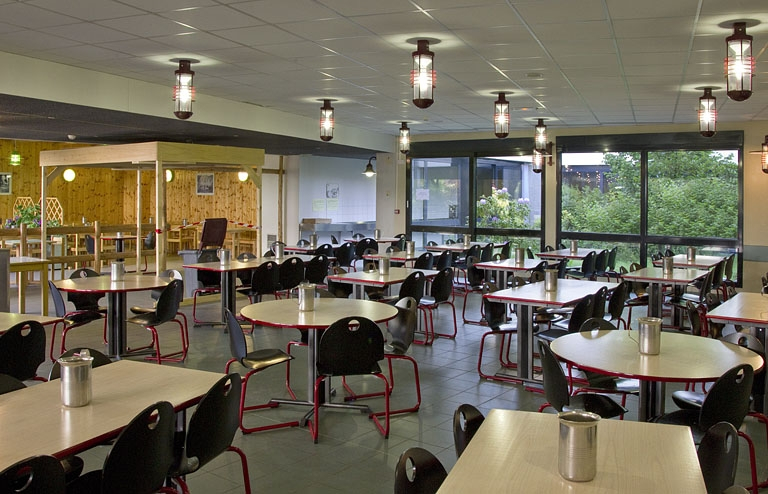 Restauration : une grande salle. © Yves Sancey / Région Bourgogne-Franche-Comté, Inventaire du patrimoine - 2012