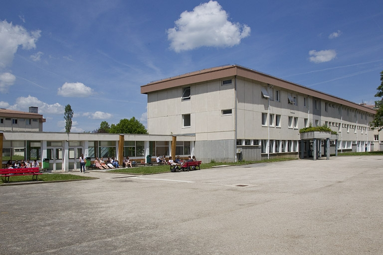 Galerie et bâtiment de l'infirmerie. © Yves Sancey / Région Bourgogne-Franche-Comté, Inventaire du patrimoine - 2012