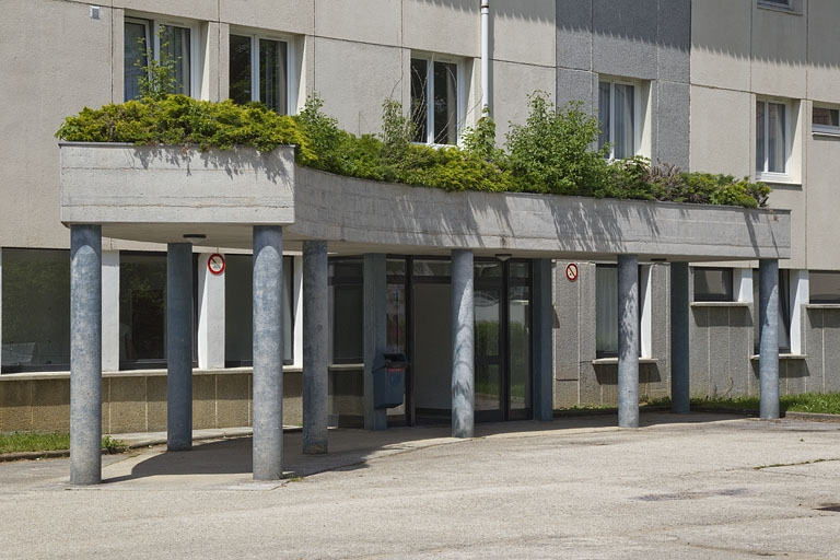 Bâtiment de l'infirmerie : portique. © Yves Sancey / Région Bourgogne-Franche-Comté, Inventaire du patrimoine - 2012