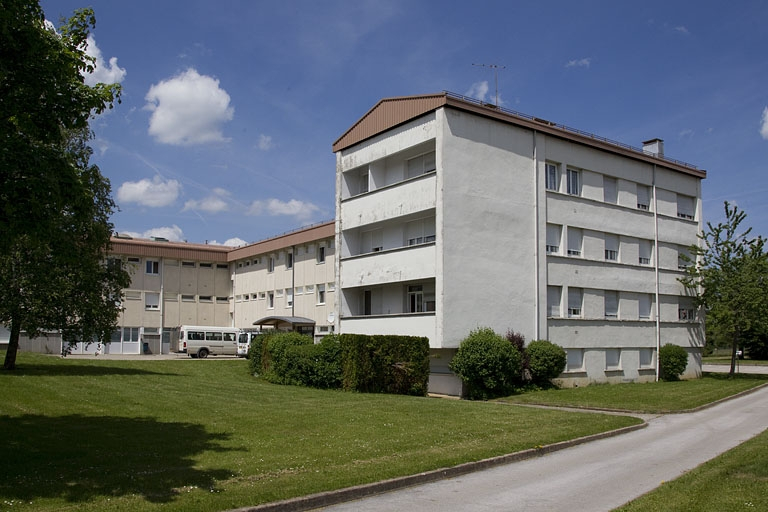 Bâtiments de l'infirmerie, des salles techniques-internat et logements. © Yves Sancey / Région Bourgogne-Franche-Comté, Inventaire du patrimoine - 2012