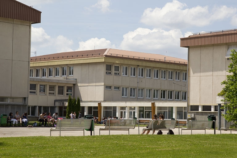 Ancien bâtiment des classe scientifiques, depuis la cour au nord-est. © Yves Sancey / Région Bourgogne-Franche-Comté, Inventaire du patrimoine - 2012