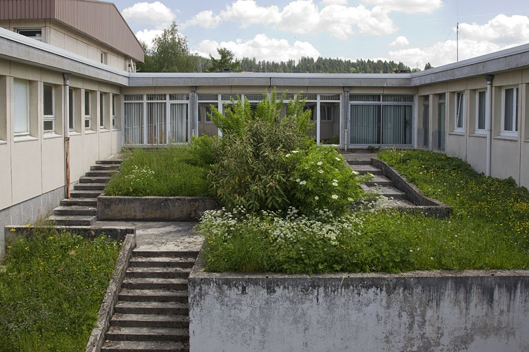 Bâtiment de l'administration : patio. © Yves Sancey / Région Bourgogne-Franche-Comté, Inventaire du patrimoine - 2012