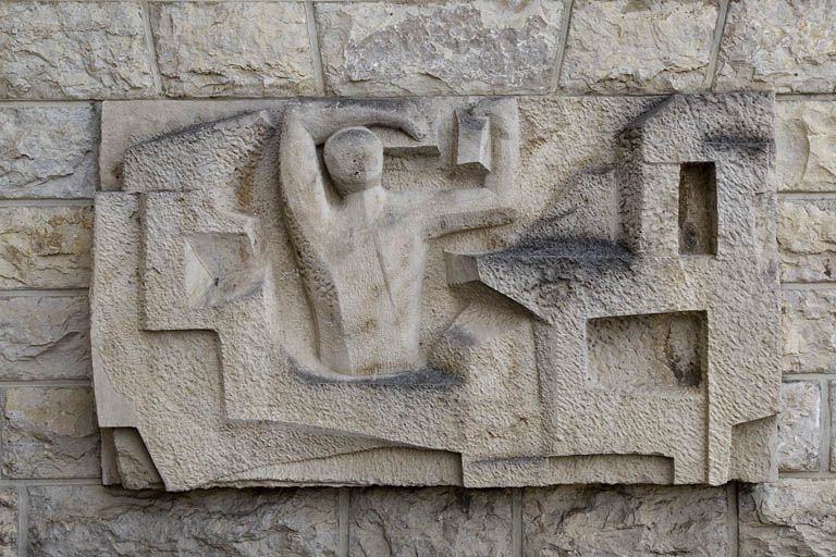 Bas-relief à gauche. © Yves Sancey / Région Bourgogne-Franche-Comté, Inventaire du patrimoine - 2012