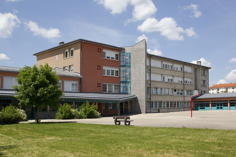 Bâtiment de l'hôtellerie, de trois quarts gauche. © Yves Sancey / Région Bourgogne-Franche-Comté, Inventaire du patrimoine - 2012