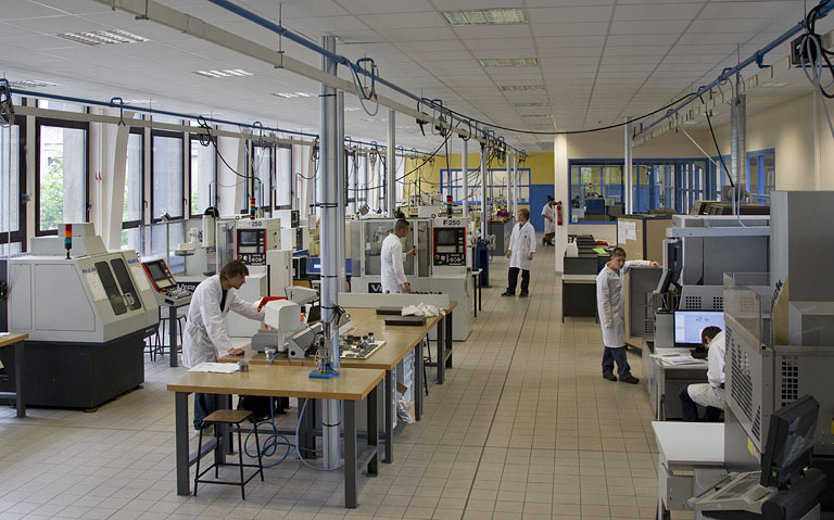 Plateau microtechnique utilisé par la section BTS CIM (Conception et Industrialisation en Microtechniques) et le BAC PRO Microtechniques. © Yves Sancey / Région Bourgogne-Franche-Comté, Inventaire du patrimoine - 2012 Plateau microtechnique utilisé par la section BTS CIM (Conception et Industrialisation en Microtechniques) et le BAC PRO Microtechniques. © Yves Sancey / Région Bourgogne-Franche-Comté, Inventaire du patrimoine - 2012