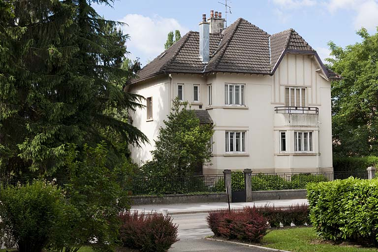 Logement patronal. Vue de trois quarts. © Jérôme Mongreville / Région Bourgogne-Franche-Comté, Inventaire du patrimoine - 2012