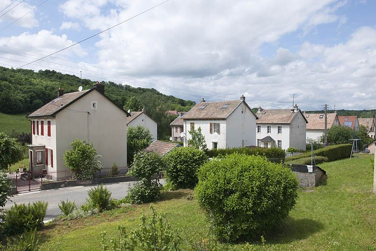 Vue d'ensemble depuis le sud-est. © Jérôme Mongreville / Région Bourgogne-Franche-Comté, Inventaire du patrimoine - 2012