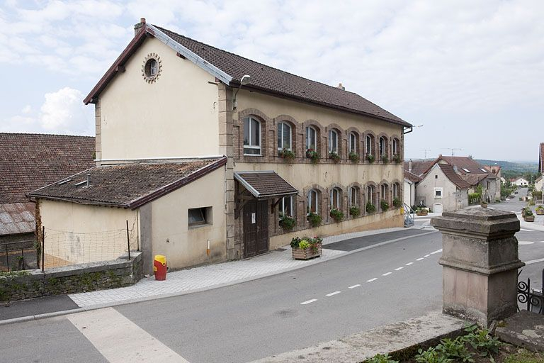 Vue d'ensemble depuis le nord-est. © Jérôme Mongreville / Région Bourgogne-Franche-Comté, Inventaire du patrimoine - 2012