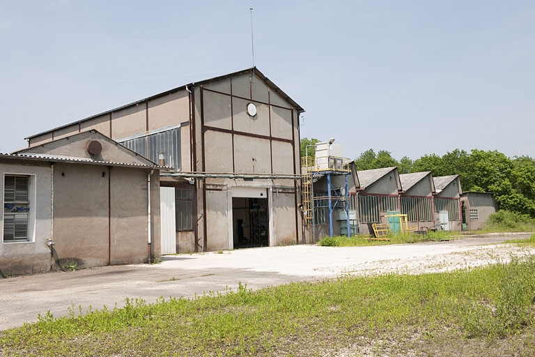 Pignons des ateliers de fabrication. Vue de trois quarts arrière. © Jérôme Mongreville / Région Bourgogne-Franche-Comté, Inventaire du patrimoine - 2012