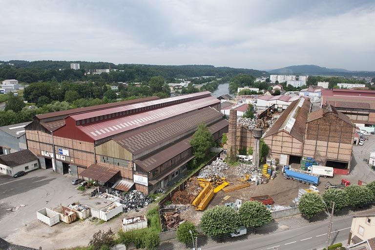 Vue plongeante sur les bâtiments de l'aciérie et les ateliers de laminage. © Jérôme Mongreville / Région Bourgogne-Franche-Comté, Inventaire du patrimoine - 2012