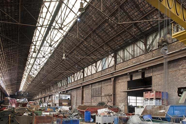 Atelier de laminage. Vue intérieure : charpente métallique et mur nord. © Jérôme Mongreville / Région Bourgogne-Franche-Comté, Inventaire du patrimoine - 2012