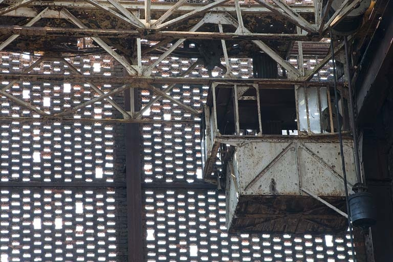 Bâtiment du gazogène. Cabine du pont roulant. © Jérôme Mongreville / Région Bourgogne-Franche-Comté, Inventaire du patrimoine - 2012