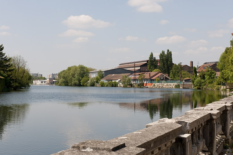 Vue d'ensemble depuis le sud-est. © Jérôme Mongreville / Région Bourgogne-Franche-Comté, Inventaire du patrimoine - 2012