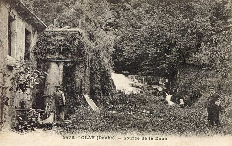 Glay (Doubs) - Source de la Doue : carte postale conservée au Musée du Château de Montbéliard, CLB éd., s.n., s.d. [fin 19e ou début 20e siècle]. © Raphaël  Favereaux (reproduction) / Région Bourgogne-Franche-Comté, Inventaire du patrimoine - 2012