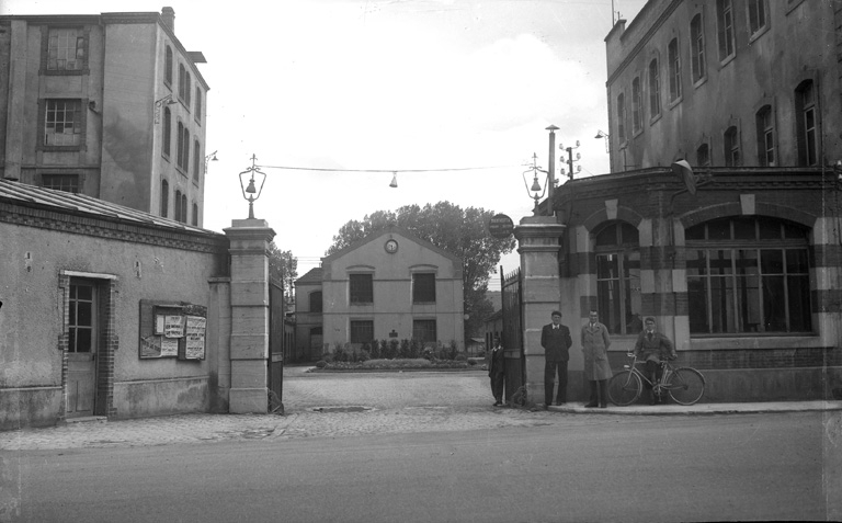 Entrée de l'usine. © Raphaël  Favereaux (reproduction) / Région Bourgogne-Franche-Comté, Inventaire du patrimoine - 2012 Entrée de l'usine. © Raphaël  Favereaux (reproduction) / Région Bourgogne-Franche-Comté, Inventaire du patrimoine - 2012