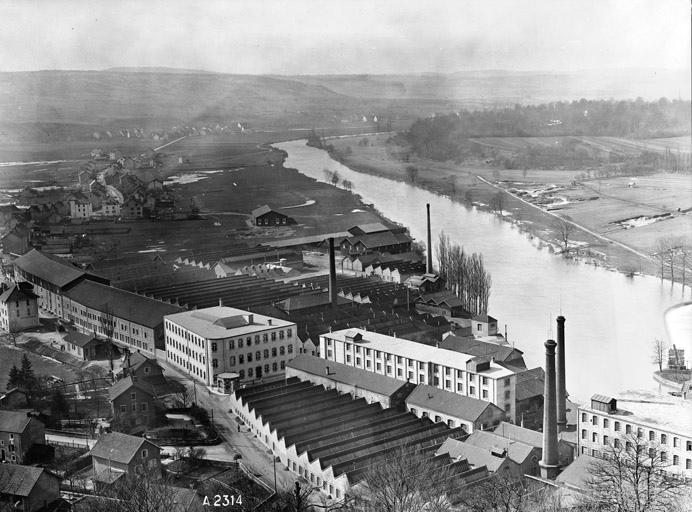 Vue plongeante sur la partie amont de l'usine. ©  / Région Bourgogne-Franche-Comté, Inventaire du patrimoine - 2012 Vue plongeante sur la partie amont de l'usine. ©  / Région Bourgogne-Franche-Comté, Inventaire du patrimoine - 2012