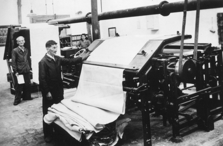 Contrôle du tissu (?). © Raphaël  Favereaux (reproduction) / Région Bourgogne-Franche-Comté, Inventaire du patrimoine - 2012