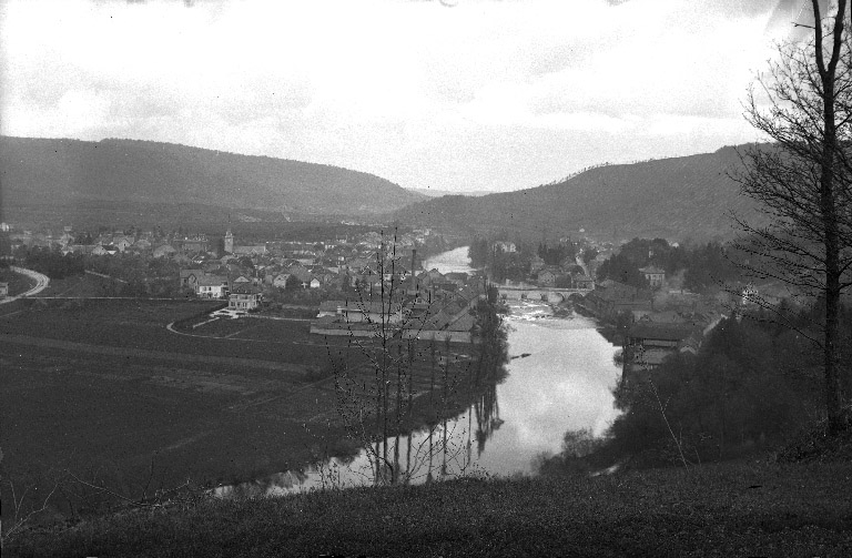 Vue éloignée depuis le sud,  photogr., vers 1930. © Emile Louis Mayer / Région Bourgogne-Franche-Comté, Inventaire du patrimoine - 2012