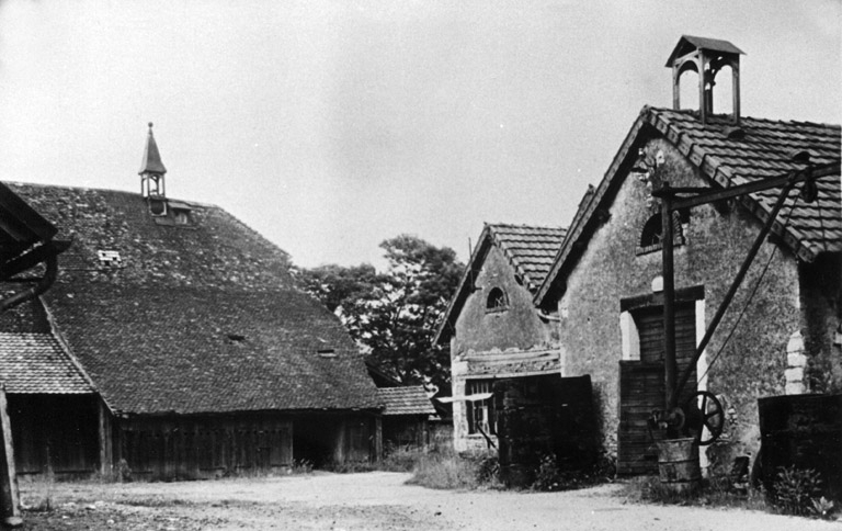  Vue des ateliers depuis la cour, photogr., vers 1960. © Raphaël Favereaux / Région Bourgogne-Franche-Comté, Inventaire du patrimoine - 2012