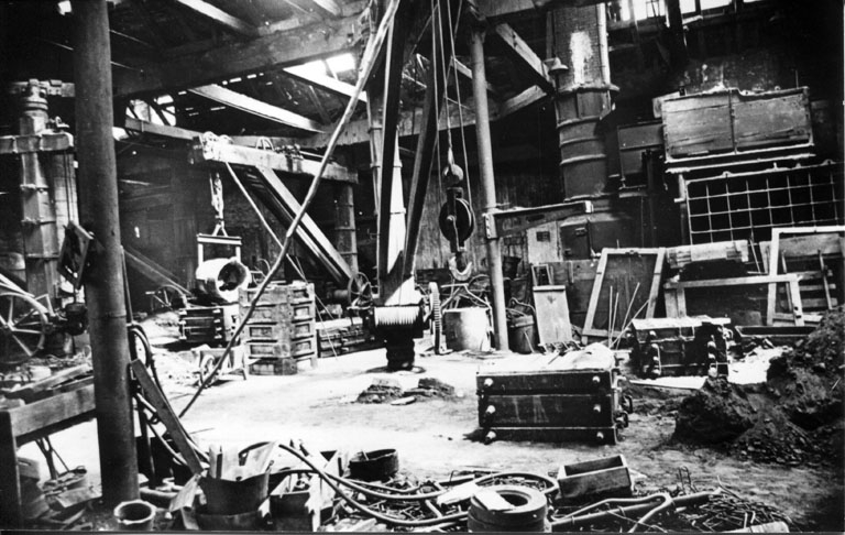 Vue intérieure de l'atelier de fonderie, photogr., vers 1960. © Raphaël Favereaux / Région Bourgogne-Franche-Comté, Inventaire du patrimoine - 2012