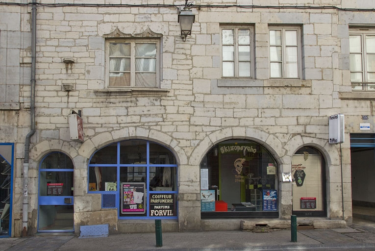 Vue d'ensemble du rez-de-chaussée de deux maisons du XVIe siècle. © Yves Sancey / Région Bourgogne-Franche-Comté, Inventaire du patrimoine - 2012
