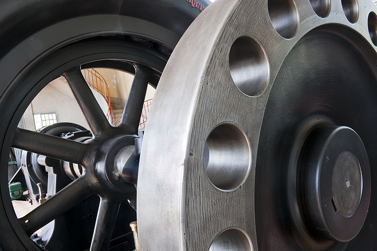 Détail de l'alternateur de la Société Alsacienne de Constructions Mécaniques (Belfort). © Jérôme Mongreville / Région Bourgogne-Franche-Comté, Inventaire du patrimoine - 2012