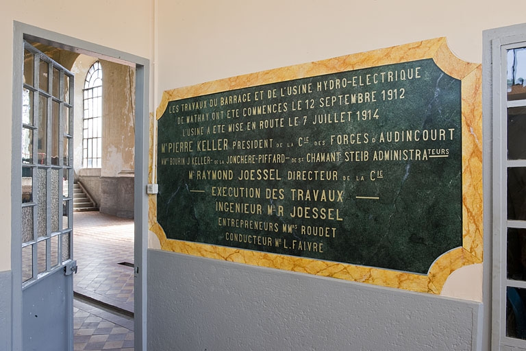 Cartouche-dédicace peint, à l'intérieur du bureau. © Jérôme Mongreville / Région Bourgogne-Franche-Comté, Inventaire du patrimoine - 2012