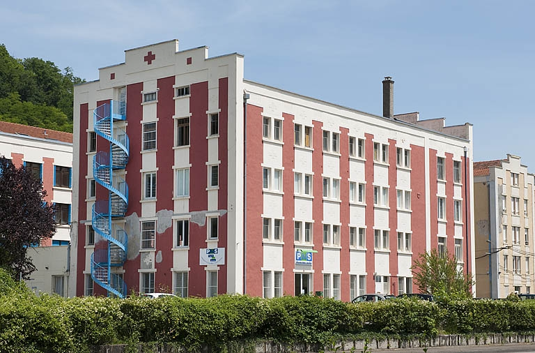 Immeuble de dortoirs (sud). Vue de trois quarts. © Jérôme Mongreville / Région Bourgogne-Franche-Comté, Inventaire du patrimoine - 2012