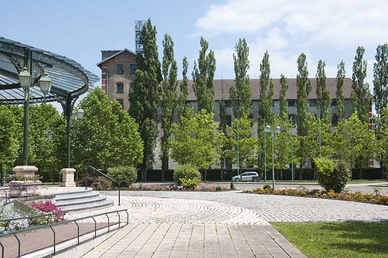 La malterie vue depuis l'ouest. © Jérôme Mongreville / Région Bourgogne-Franche-Comté, Inventaire du patrimoine - 2012