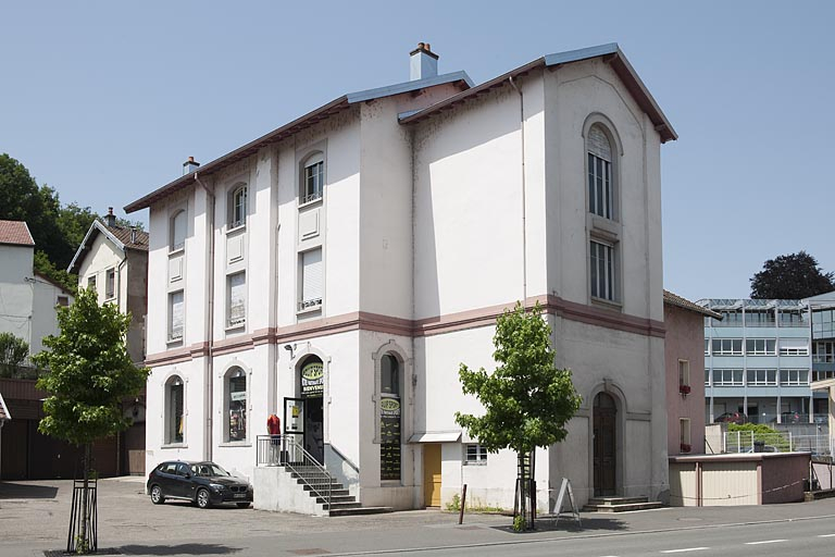 Bâtiments administratifs (?). Vue depuis le sud-ouest. © Jérôme Mongreville / Région Bourgogne-Franche-Comté, Inventaire du patrimoine - 2012