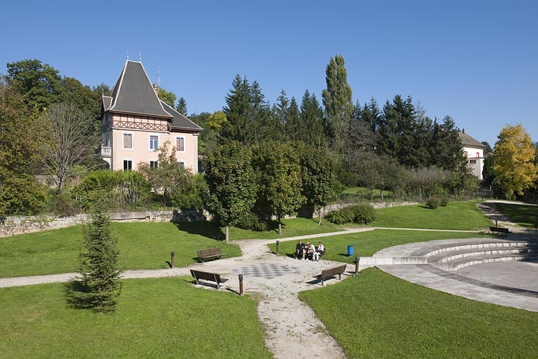 Logement patronal. Vue d'ensemble depuis le sud-ouest. © Jérôme Mongreville / Région Bourgogne-Franche-Comté, Inventaire du patrimoine - 2012