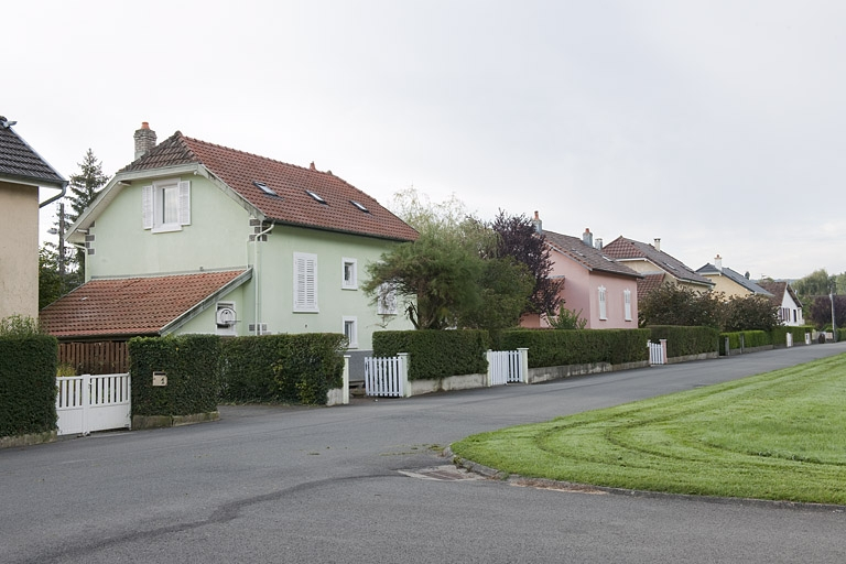 Maisons individuelles au sud. © Jérôme Mongreville / Région Bourgogne-Franche-Comté, Inventaire du patrimoine - 2012