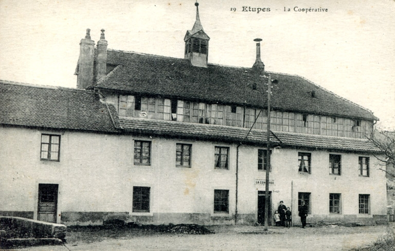 Etupes. La Coopérative. © Raphaël  Favereaux (reproduction) / Région Bourgogne-Franche-Comté, Inventaire du patrimoine - 2012 Etupes. La Coopérative. © Raphaël  Favereaux (reproduction) / Région Bourgogne-Franche-Comté, Inventaire du patrimoine - 2012