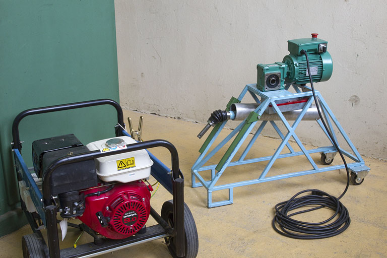 Groupe électrogène et appareil électrique de secours (commande du vannage). © Yves Sancey / Région Bourgogne-Franche-Comté, Inventaire du patrimoine - 2012