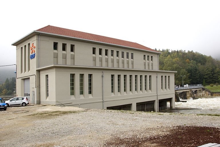Bâtiment de la centrale vu de trois quarts. © Yves Sancey / Région Bourgogne-Franche-Comté, Inventaire du patrimoine - 2012