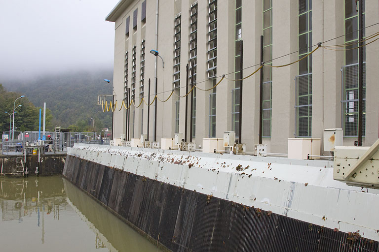Grille d'admission de la centrale. © Yves Sancey / Région Bourgogne-Franche-Comté, Inventaire du patrimoine - 2012