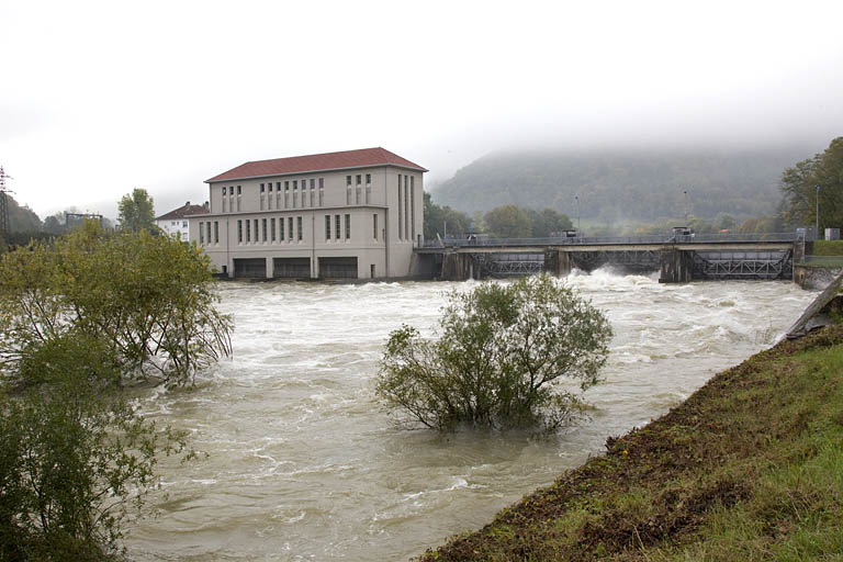 La centrale et le barrage depuis le nord-ouest. © Yves Sancey / Région Bourgogne-Franche-Comté, Inventaire du patrimoine - 2012