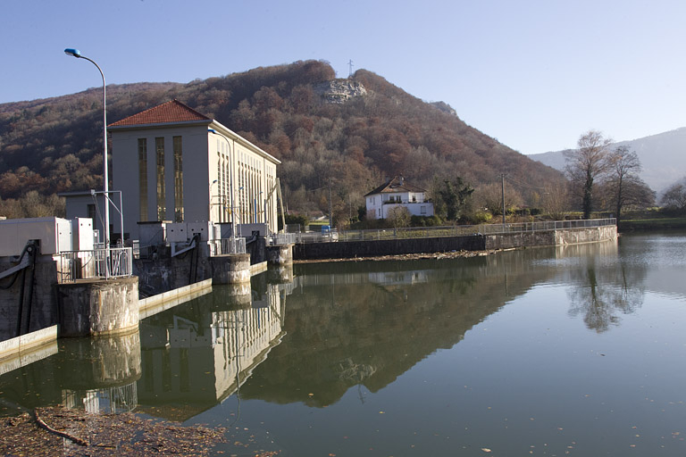 La centrale et le logement depuis la rive gauche. © Yves Sancey / Région Bourgogne-Franche-Comté, Inventaire du patrimoine - 2012