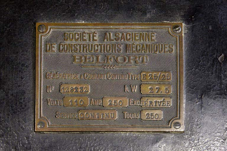 Centrale : plaque signalétique de l'excitatrice. © Yves Sancey / Région Bourgogne-Franche-Comté, Inventaire du patrimoine - 2012 Centrale : plaque signalétique de l'excitatrice. © Yves Sancey / Région Bourgogne-Franche-Comté, Inventaire du patrimoine - 2012