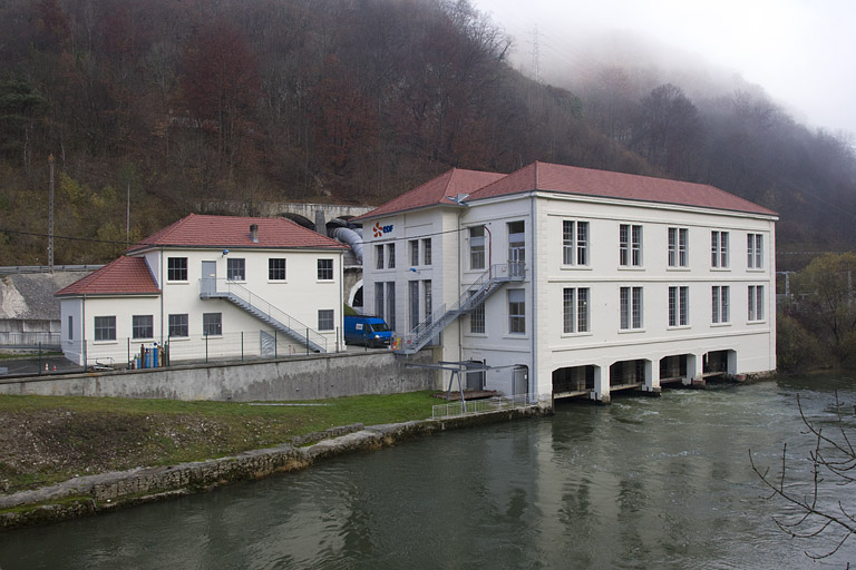 Atelier de réparation et centrale depuis le sud-ouest (aval rive gauche). © Yves Sancey / Région Bourgogne-Franche-Comté, Inventaire du patrimoine - 2012 Atelier de réparation et centrale depuis le sud-ouest (aval rive gauche). © Yves Sancey / Région Bourgogne-Franche-Comté, Inventaire du patrimoine - 2012