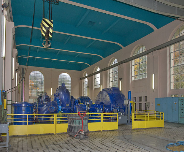 Centrale : intérieur de la salle des machines, de trois quarts. © Yves Sancey / Région Bourgogne-Franche-Comté, Inventaire du patrimoine - 2012 Centrale : intérieur de la salle des machines, de trois quarts. © Yves Sancey / Région Bourgogne-Franche-Comté, Inventaire du patrimoine - 2012