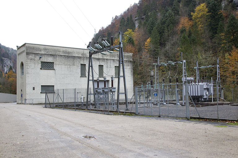 Centrale (façade antérieure) et transformateur. © Yves Sancey / Région Bourgogne-Franche-Comté, Inventaire du patrimoine - 2012 Centrale (façade antérieure) et transformateur. © Yves Sancey / Région Bourgogne-Franche-Comté, Inventaire du patrimoine - 2012